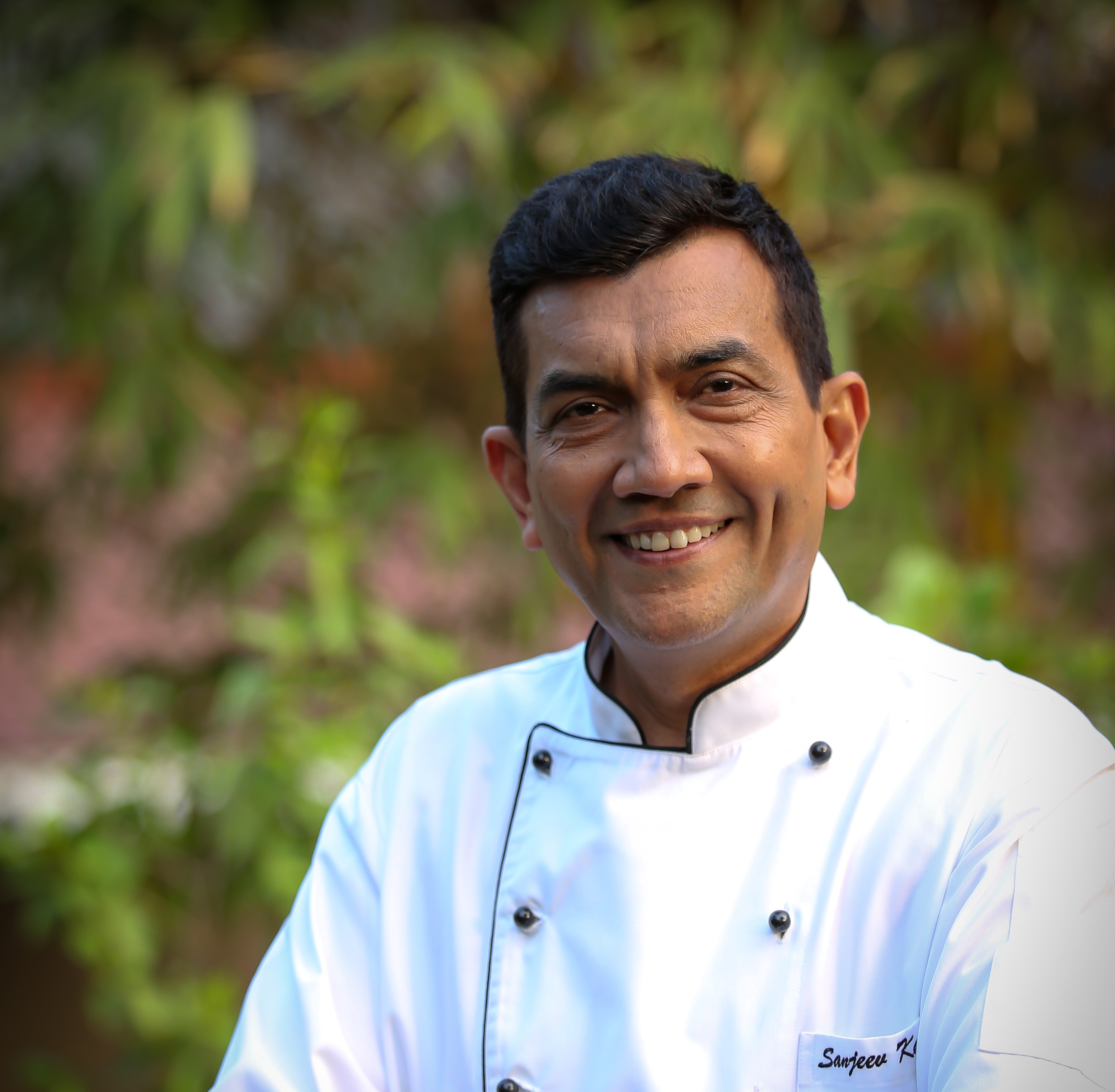 <span class='text-white'>Sanjeev Kapoor</p>@sanjeevkapoor</p></span></p>Pavilion Stage</p></span></p>17th Aug - 2:00PM</p>