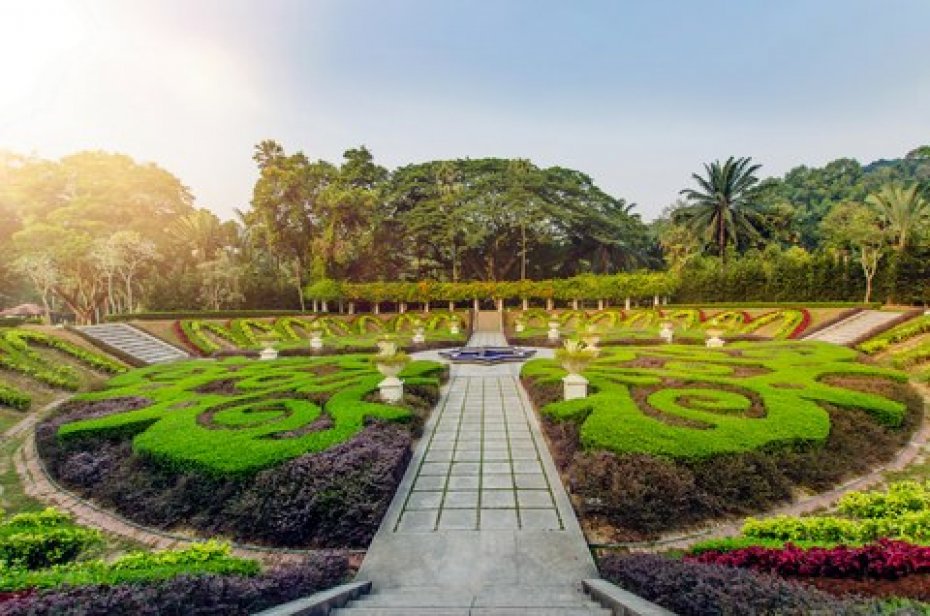 Lake gardens