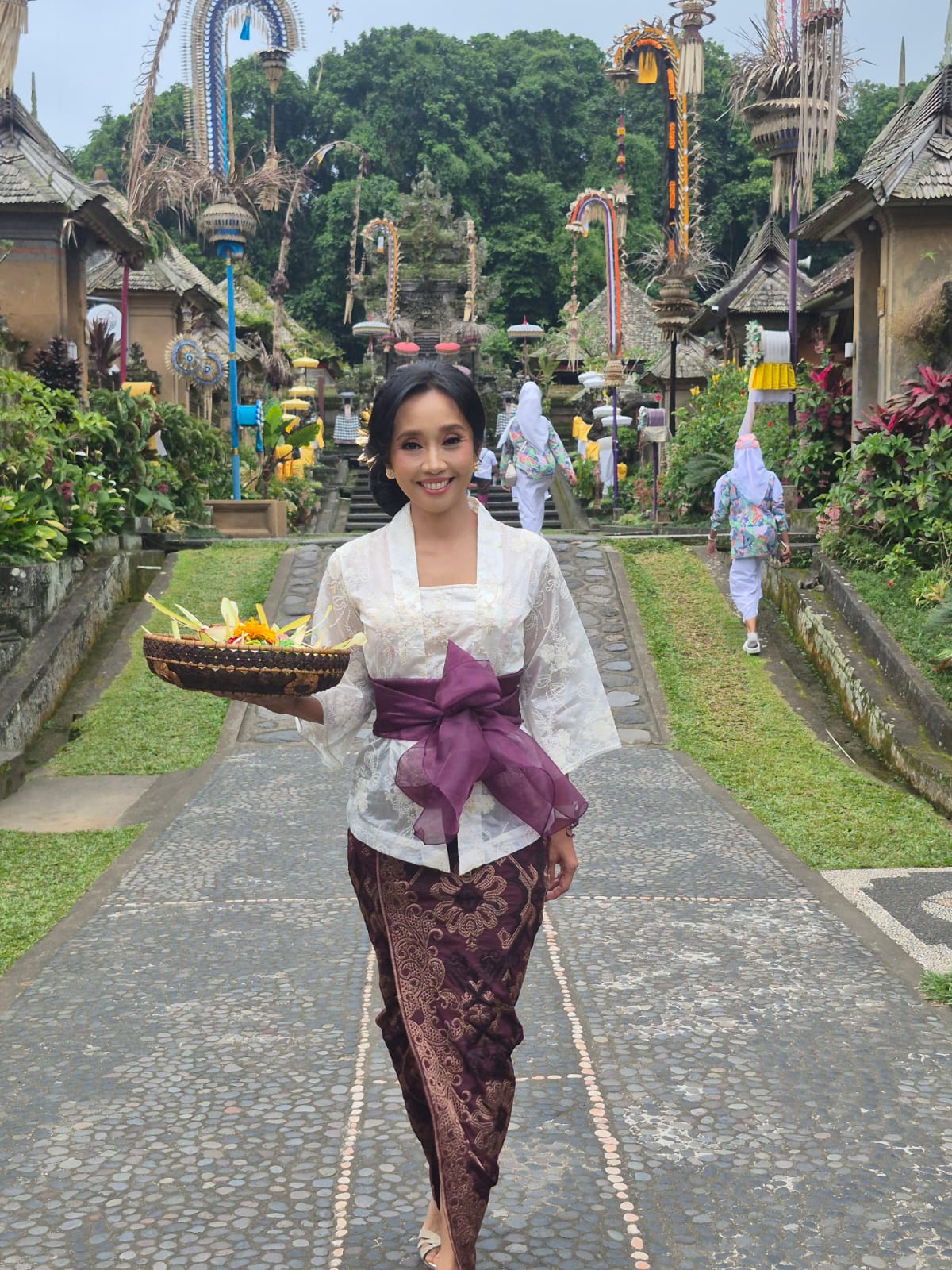 Vina Yanti SusantiDr.