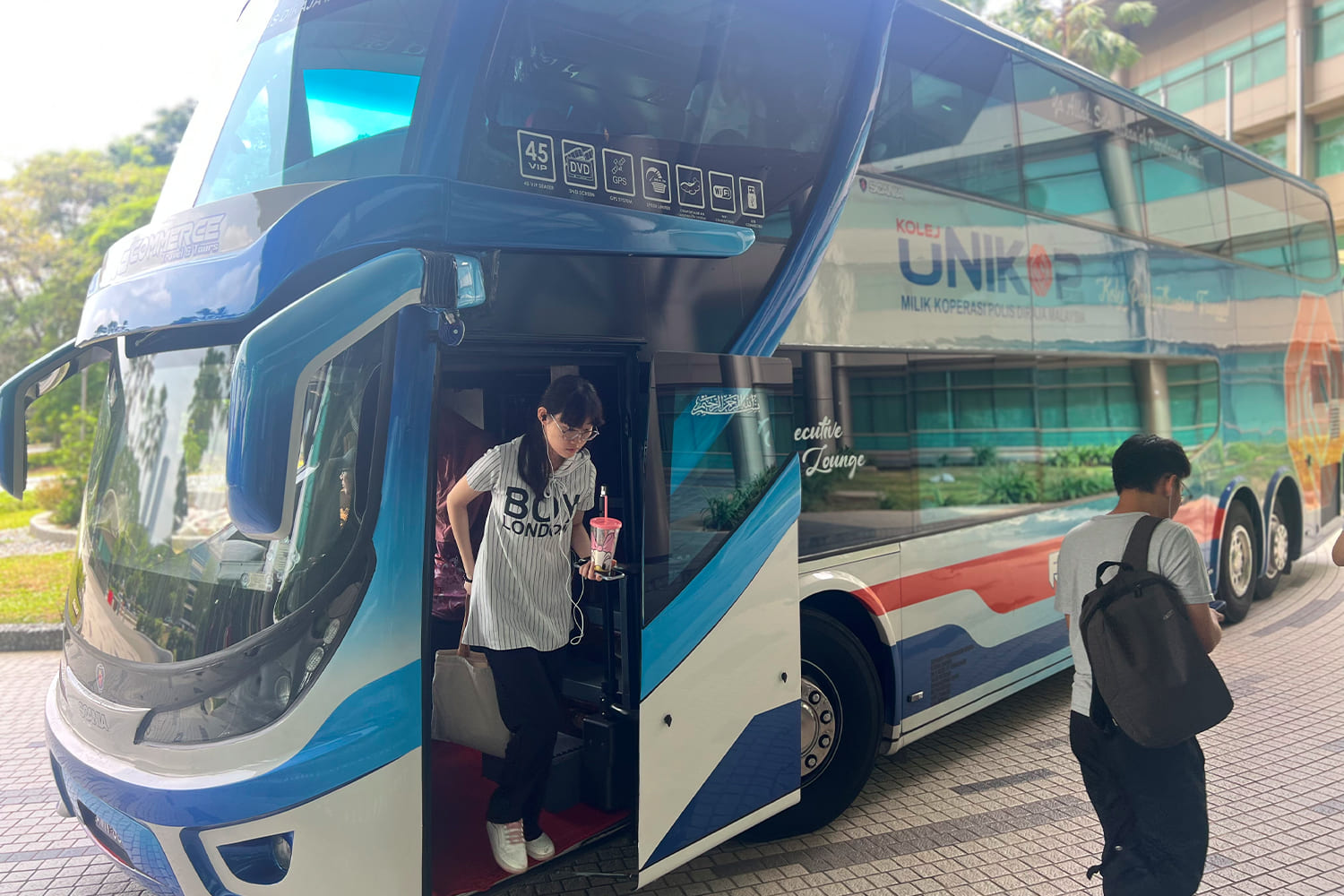 Bus