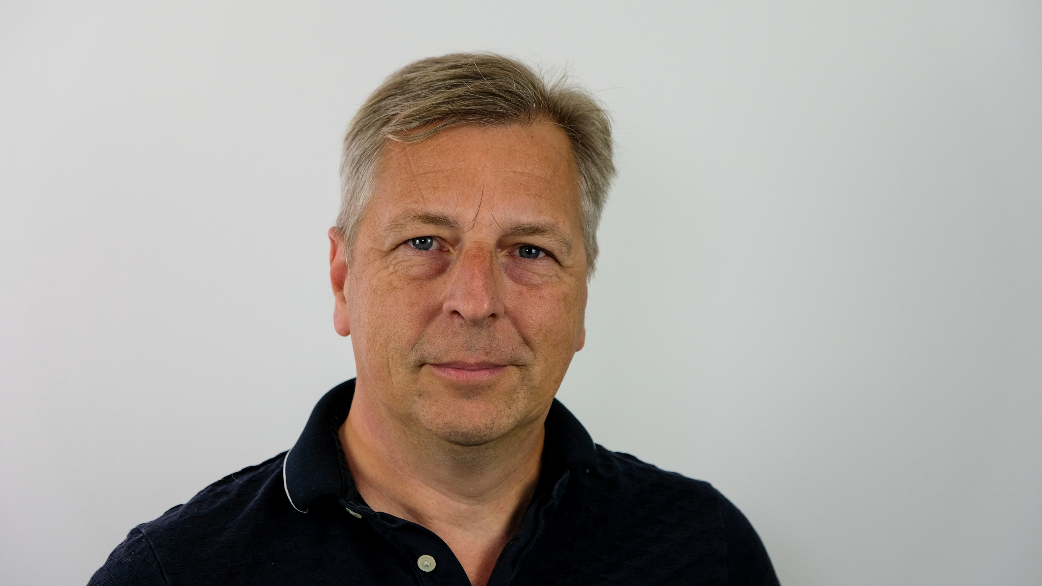 Mr Richard Vellacott