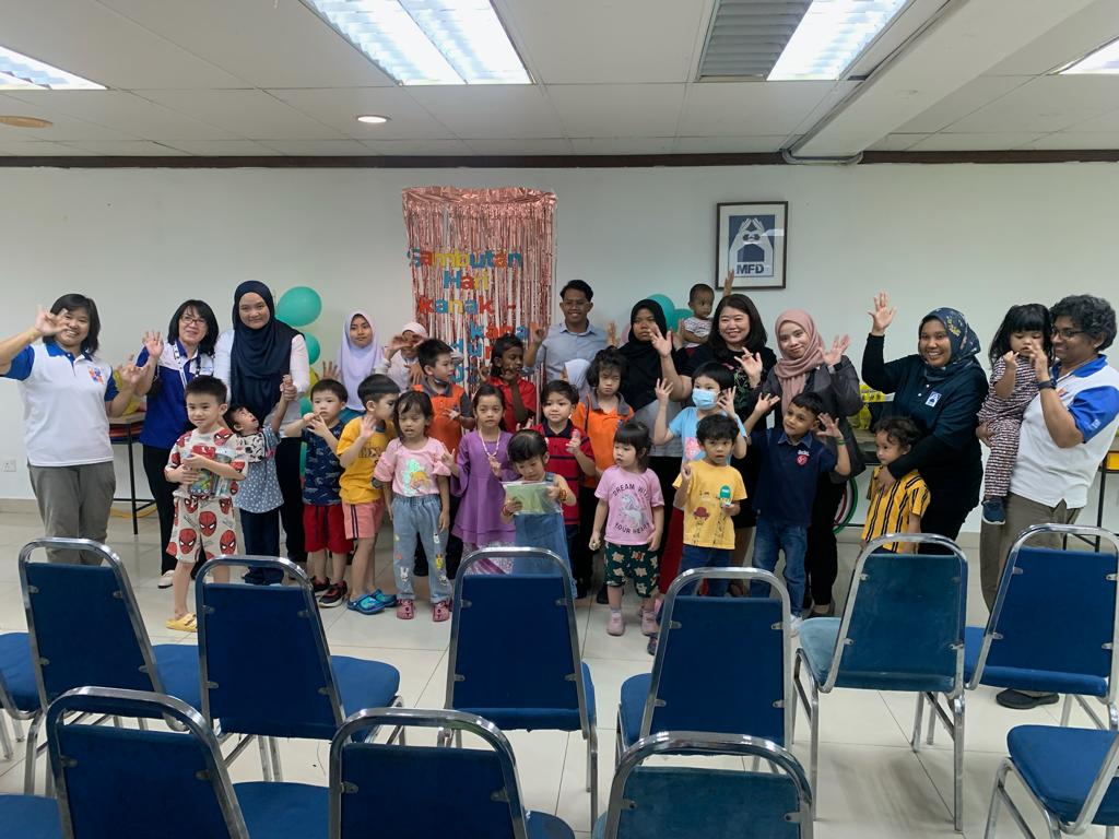 Mini games activities with deaf children