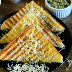 CHILLI CHEESE SANDWICH 