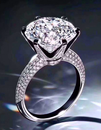 WHAT IS Moissanite
