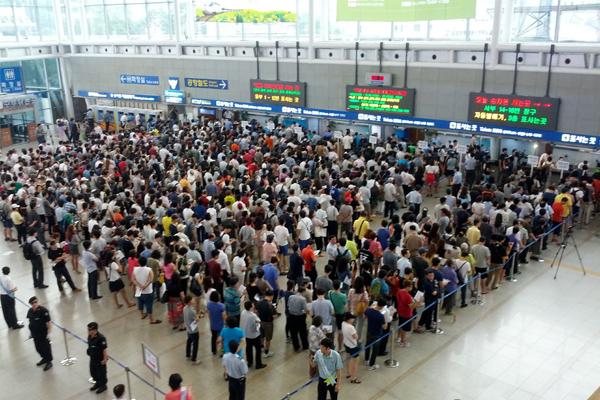 CROWD MANAGEMENT AT STATIONS AND TERMINALS