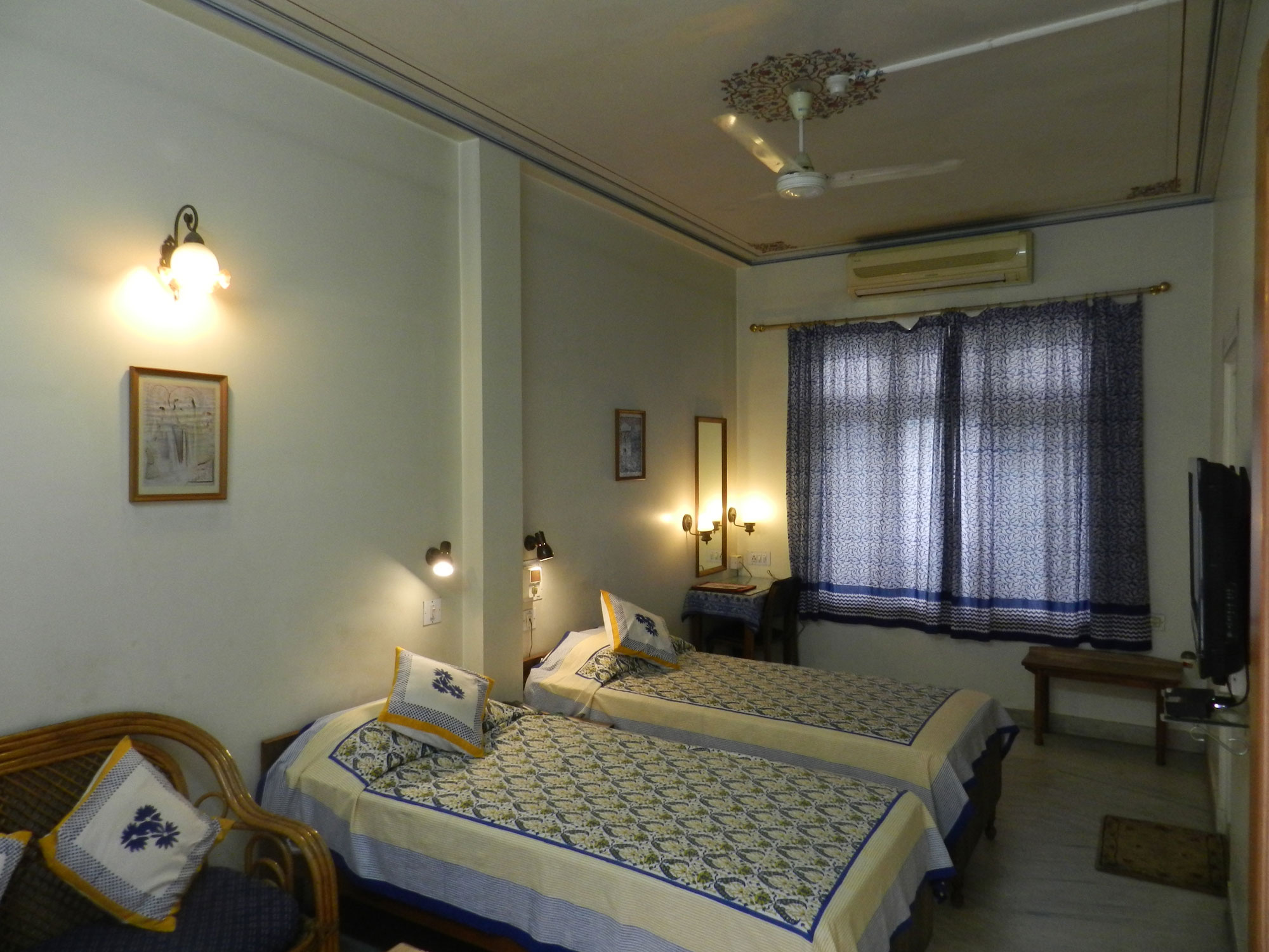 DeluxeRoom1
