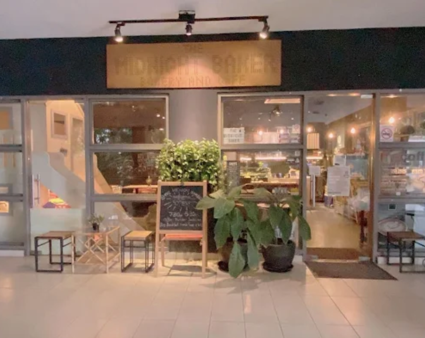 The Midnight Baker Café & Bakery, Mont Kiara